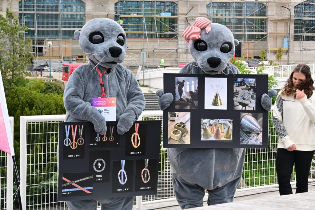 Bublinka a Hugo, maskoti Olympiády dětí a mládeže 2026