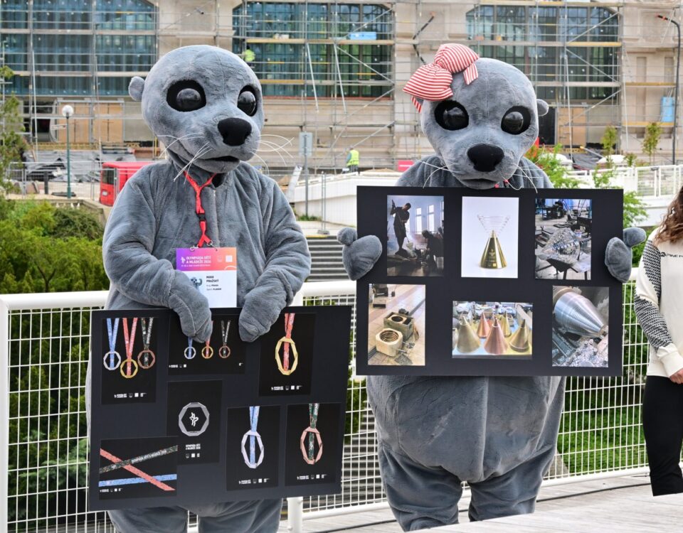 Bublinka a Hugo, maskoti Olympiády dětí a mládeže 2026