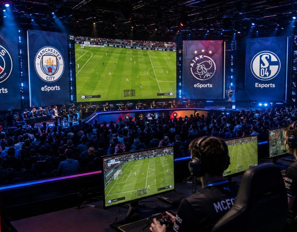 Proč fotbalové kluby investují do esportu a digitální budoucnosti