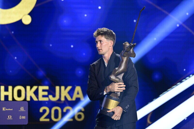 Martin Nečas poprvé ovládl Zlatou hokejku, sesadil Pastrňáka