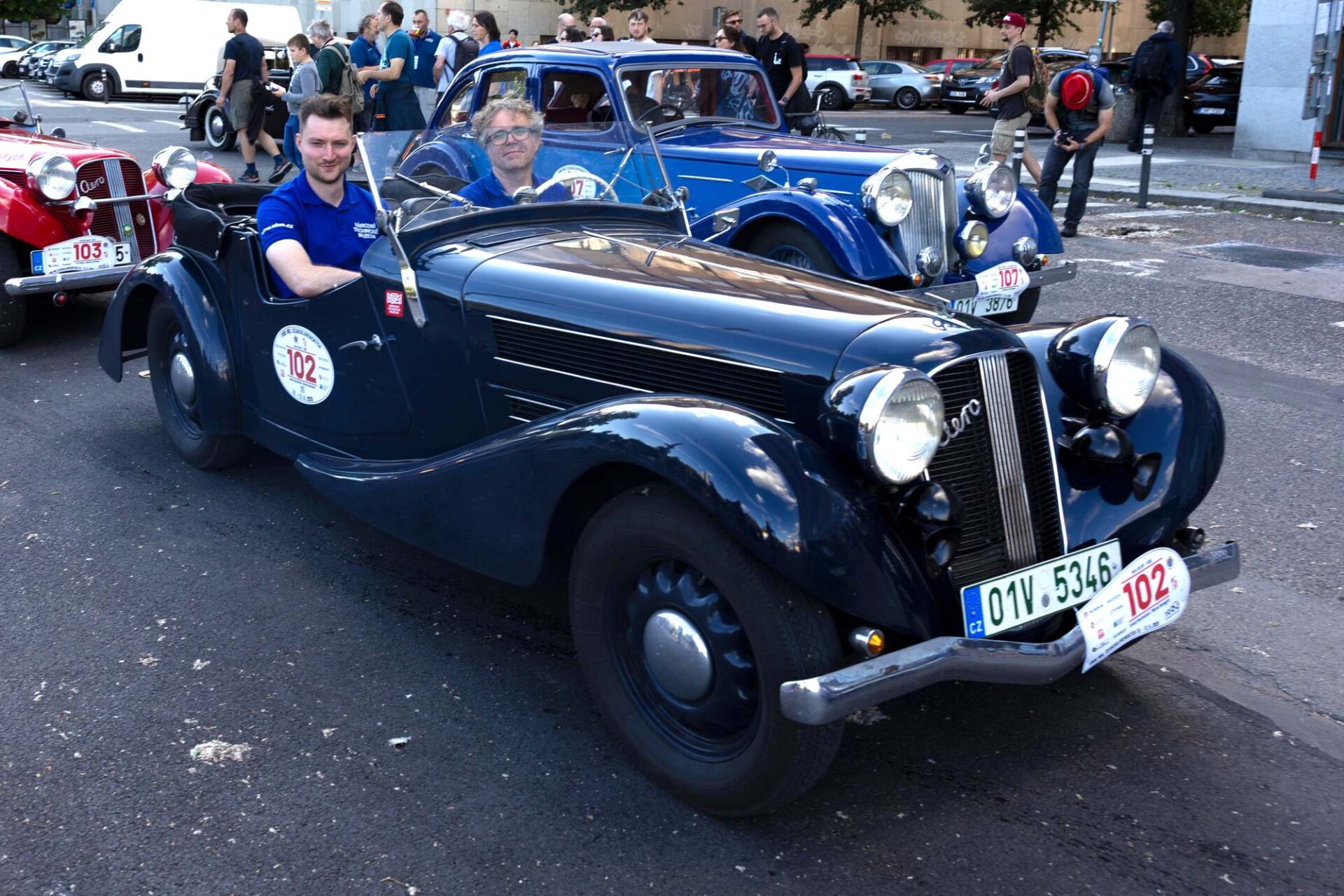 Vítězný vůz Aero 50 s posádkou Arnošt Nezmeškal – Marek Ronovský v cíli soutěže