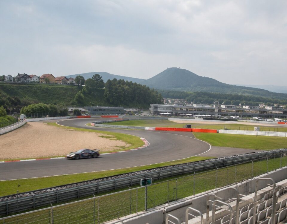 Ústavní soud potvrdil omezení hluku Autodromu Most
